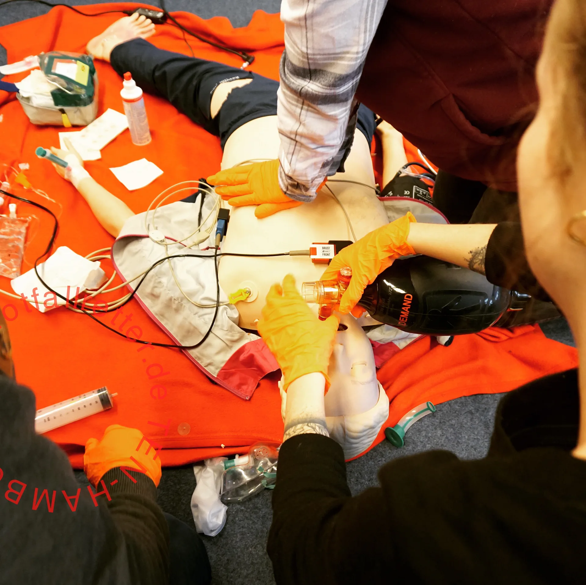 CPR-Reanimationstraining in Hamburger Arztpraxis – Herzdruckmassage und Notfalltraining